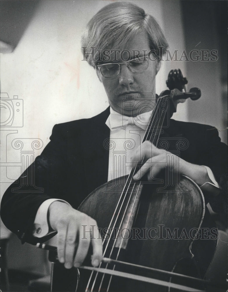 1970 Press Photo Cellist Richard Peepo Plays Cello With UW-Milwaukee Orchestra - Historic Images