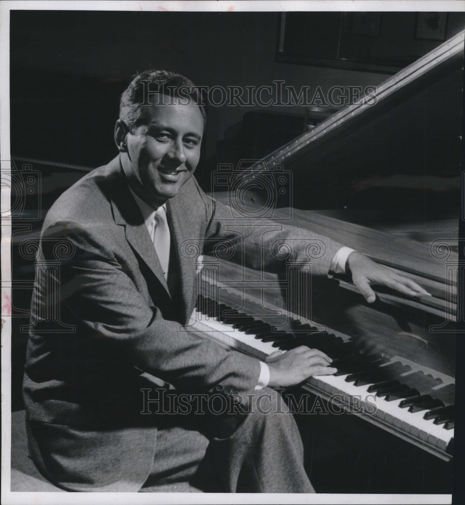 1957, Pianist Leonard Pennario At The Keyboard - Historic Images