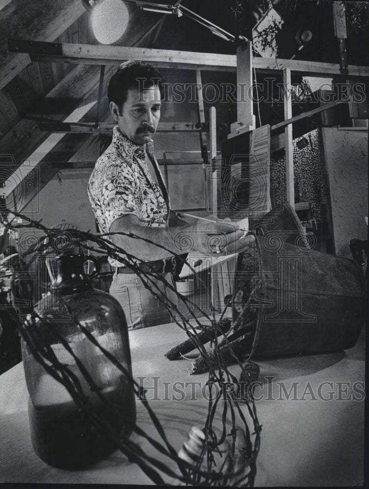 1978, Thiensville, artist, Robert Pence, in studio painting - Historic Images