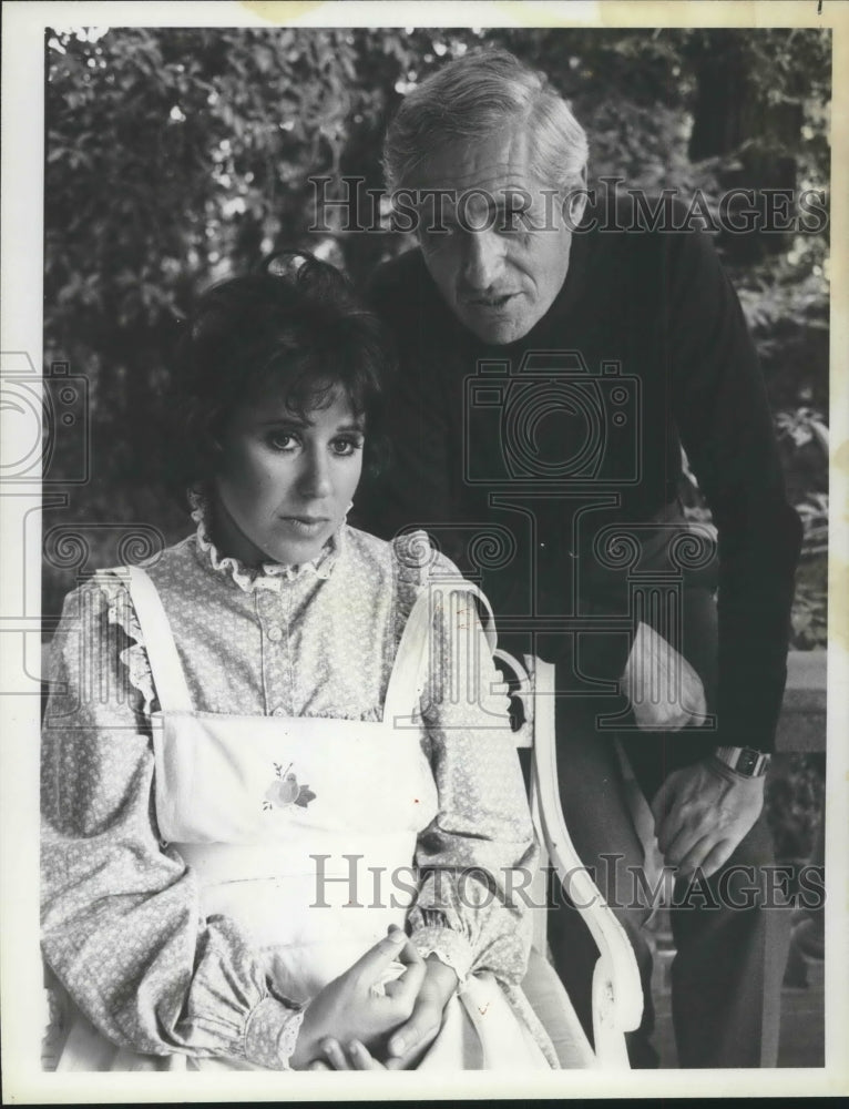 1980 Press Photo Julie Kavner and Arthur Hill in "Revenge of the Stepford Wives" - Historic Images