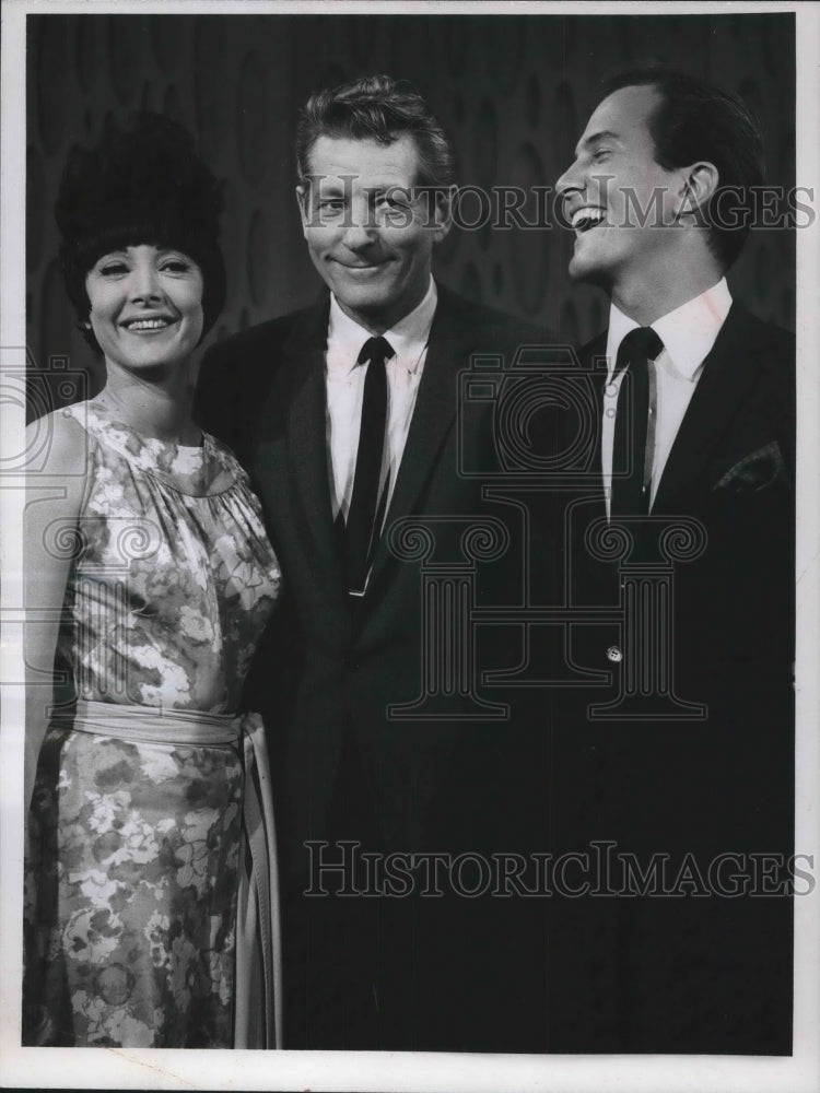1968 Press Photo Danny Kaye With Others - Historic Images