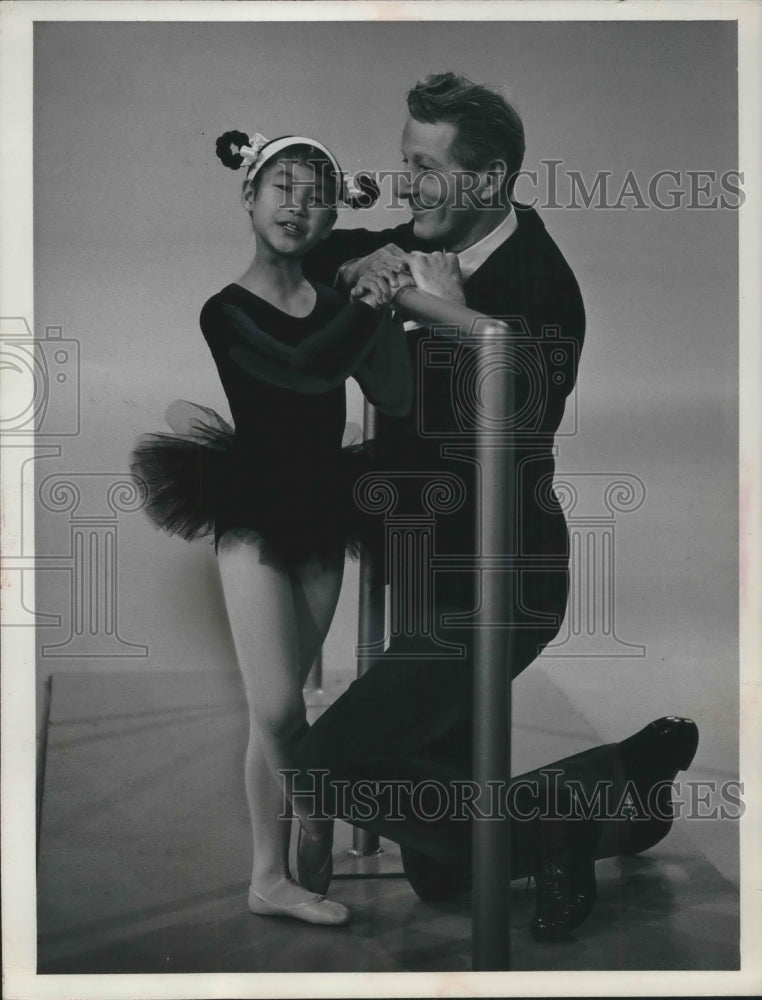 1965, Danny Kaye &amp; little Laurie Ichino on &quot;The Danny Kaye Show&quot; - Historic Images