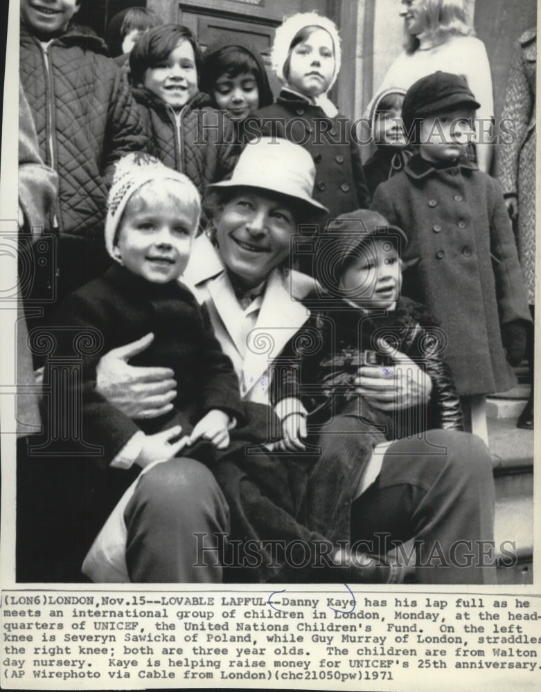 1971, Danny Kaye with London children at UNICEF headquarters - Historic Images