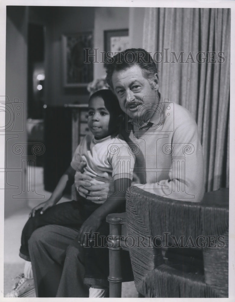 1969 Press Photo &quot;Julia&quot; producer Hal Kanter and co-star Marc Copage- Historic Images