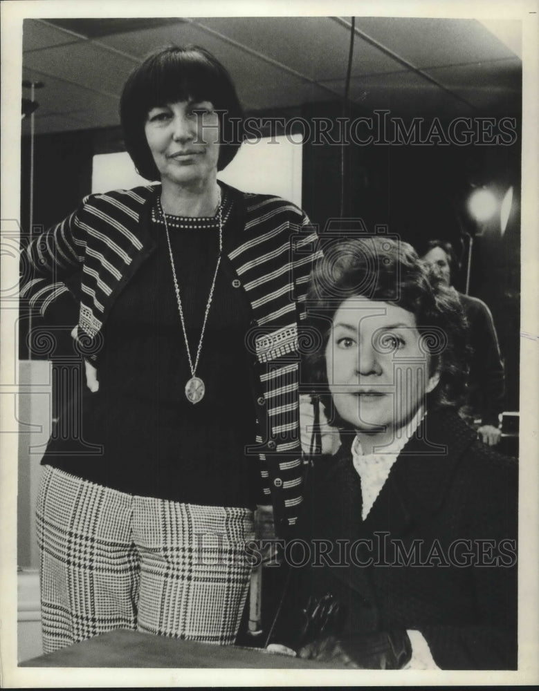 1974 Press Photo Fay Kanin &amp; Maureen Stapleton in &quot;Tell Me Where It Hurts&quot; - Historic Images