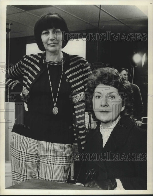 1974 Press Photo Fay Kanin & Maureen Stapleton in "Tell Me Where It Hurts" - Historic Images