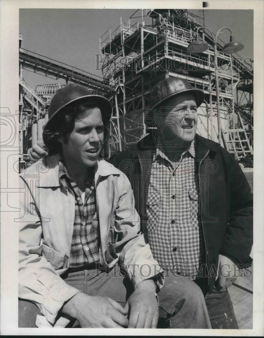 1976 Press Photo Actor Eugene Roche With Co-Star - mjp27999 - Historic Images