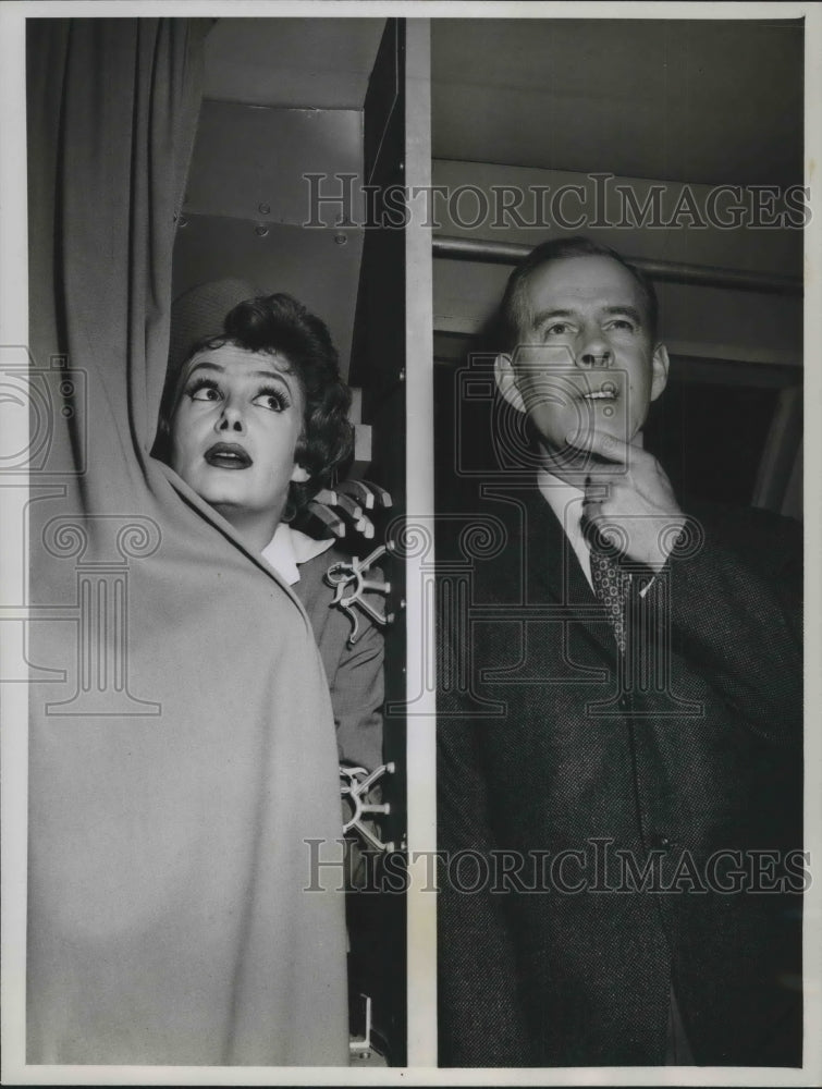 1961 Press Photo Harry Morgan & Cara Williams in "Pete and Gladys" - Historic Images