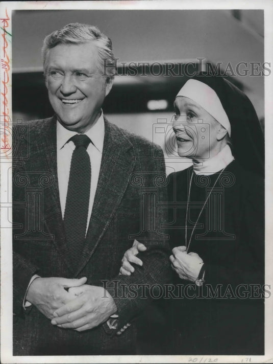 1980 Press Photo Dennis Morgan, Jane Wyman actors in "The Love Boat," on ABC. - Historic Images