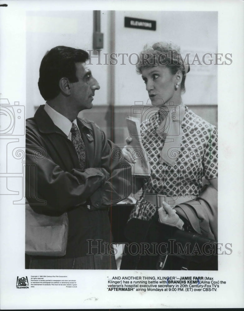 1983, Jamie Farr & Brandis Kemp in "Aftermash" - mjp28159 - Historic Images