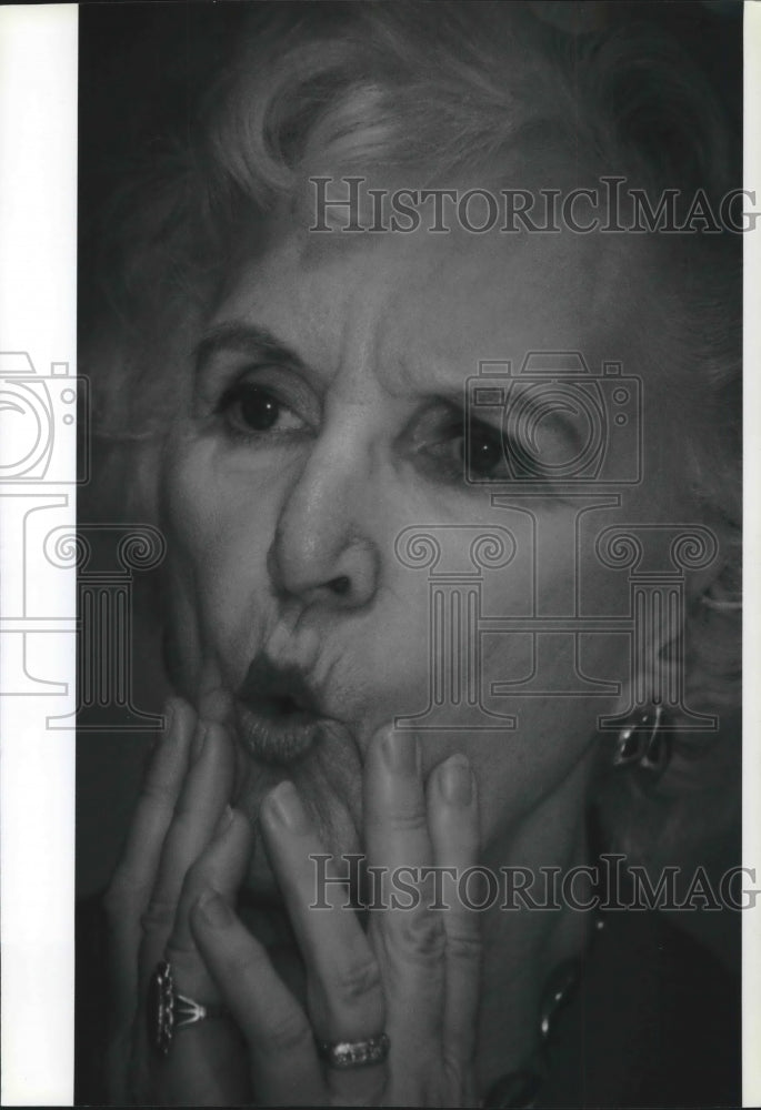 1994 Press Photo June Johnson teaches a "Speaking For Success" class - mjp28277 - Historic Images