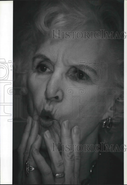 1994 Press Photo June Johnson teaches a "Speaking For Success" class - mjp28277 - Historic Images