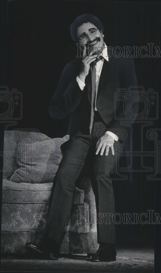 1984 Press Photo Gabe Kaplan as "Groucho" at the Riverside Theater - mjp28285-Historic Images