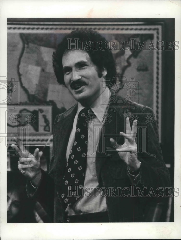 1977 Press Photo Gabriel Kaplan in &quot;Welcome Back, Kotter&quot; - mjp28289-Historic Images