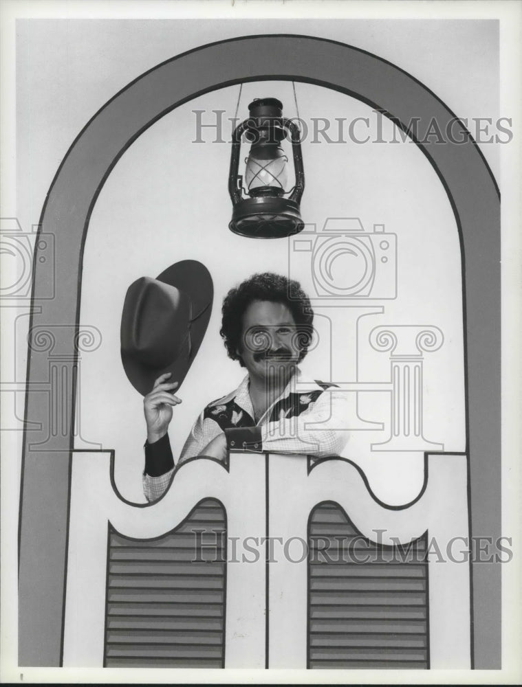 1981 Press Photo Gabe Kaplan in &quot;Lewis &amp; Clark&quot; - mjp28296-Historic Images