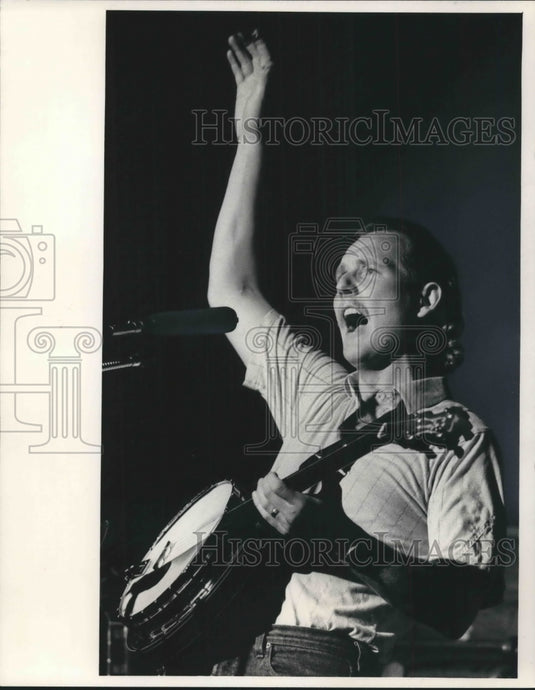 1986 Press Photo Kurt Johnson, church performance at Prayer Lutheran, Mequon.-Historic Images