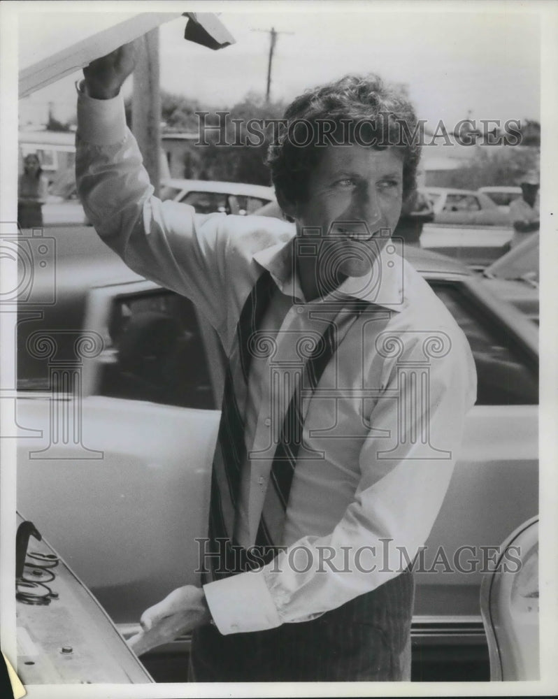 1975, Actor Barry Newman - Historic Images