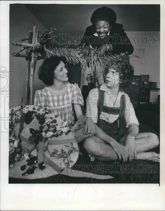 1976, Mary Keepers And Others Rehearse Scene From 'The Apple Tree' - Historic Images