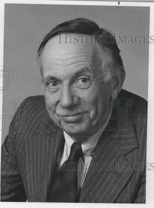 1980, Actor Henry Jones stars in NBC's "Kate Columbo" - mjp28565 - Historic Images