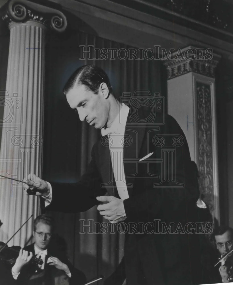 1969 Press Photo Antonio Janigro Conducts The Milwaukee Symphony At The Pabst- Historic Images