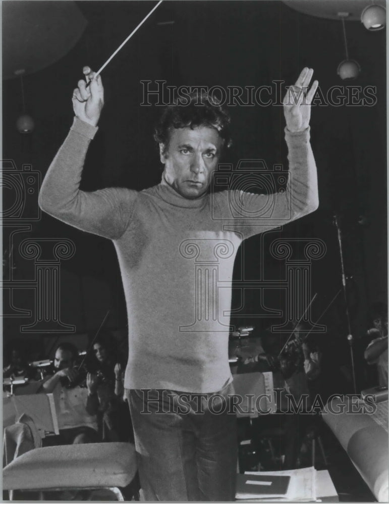 1980, Symphony Music Composer Maurice Jarre directing band - Historic Images