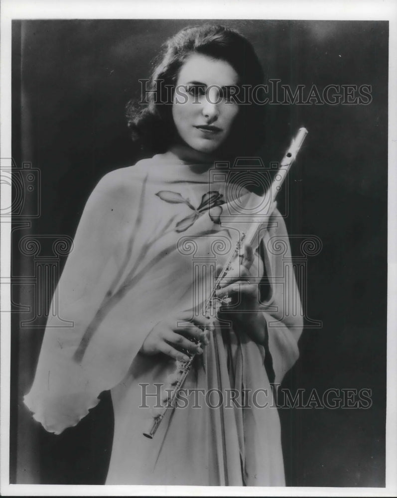 1976 Press Photo Paula Robinson, flutist to play at UWM&#39;s Fine Arts Recital Hall- Historic Images