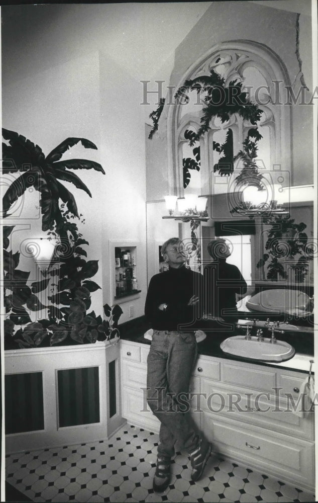 1993 Press Photo Artist Jack Rucinski Surveys Handiwork in Elm Grove Home - Historic Images