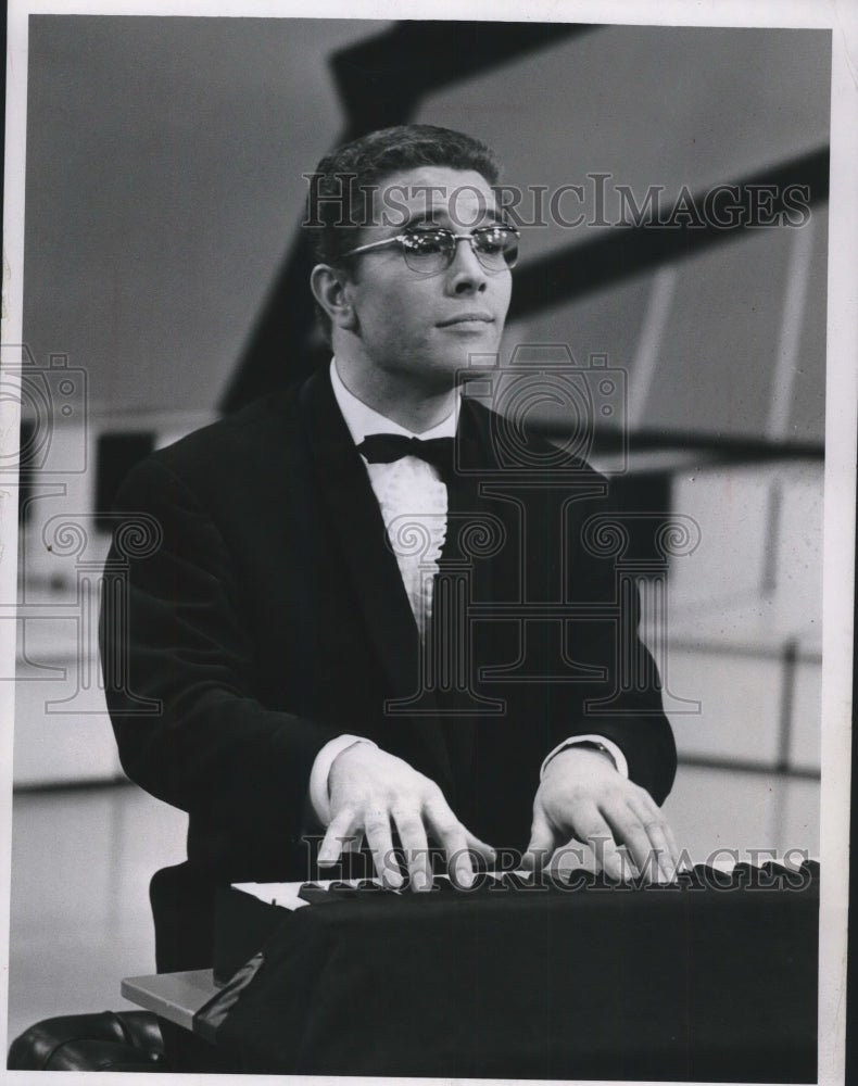 1966, Pianist Horst Jankowski plays his own tunes - Historic Images