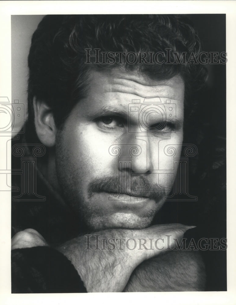 1987 Press Photo Actor Ron Perlman stars in Beauty and the Beast. - mjp28725 - Historic Images