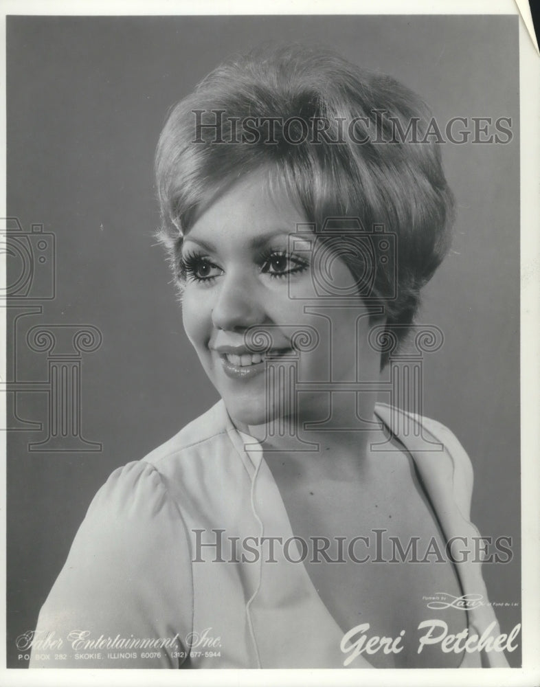 1974 Press Photo Milwaukee singer Geri Petchel - Historic Images