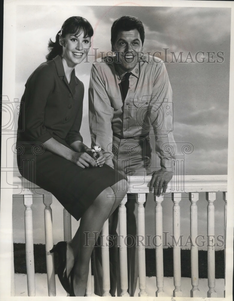 1964 Press Photo Actors Sammy Jackson & Laurie Sibbald, "No Time For Sergeants" - Historic Images