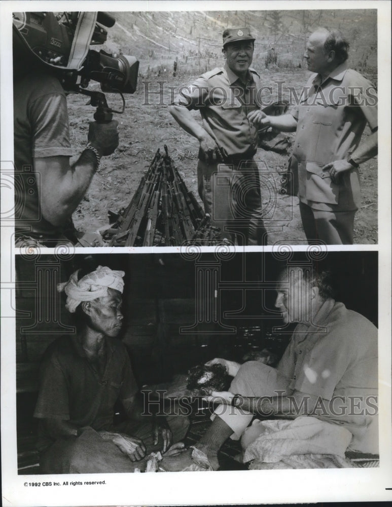 1992 Press Photo Phil Jones interviewing Burmese Opium war-lord Khuh Sa - Historic Images