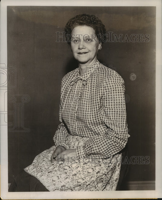 1951, Jane Seymour, actress, plays "Aunt Clara" on Young Mr. Bobbin" - Historic Images