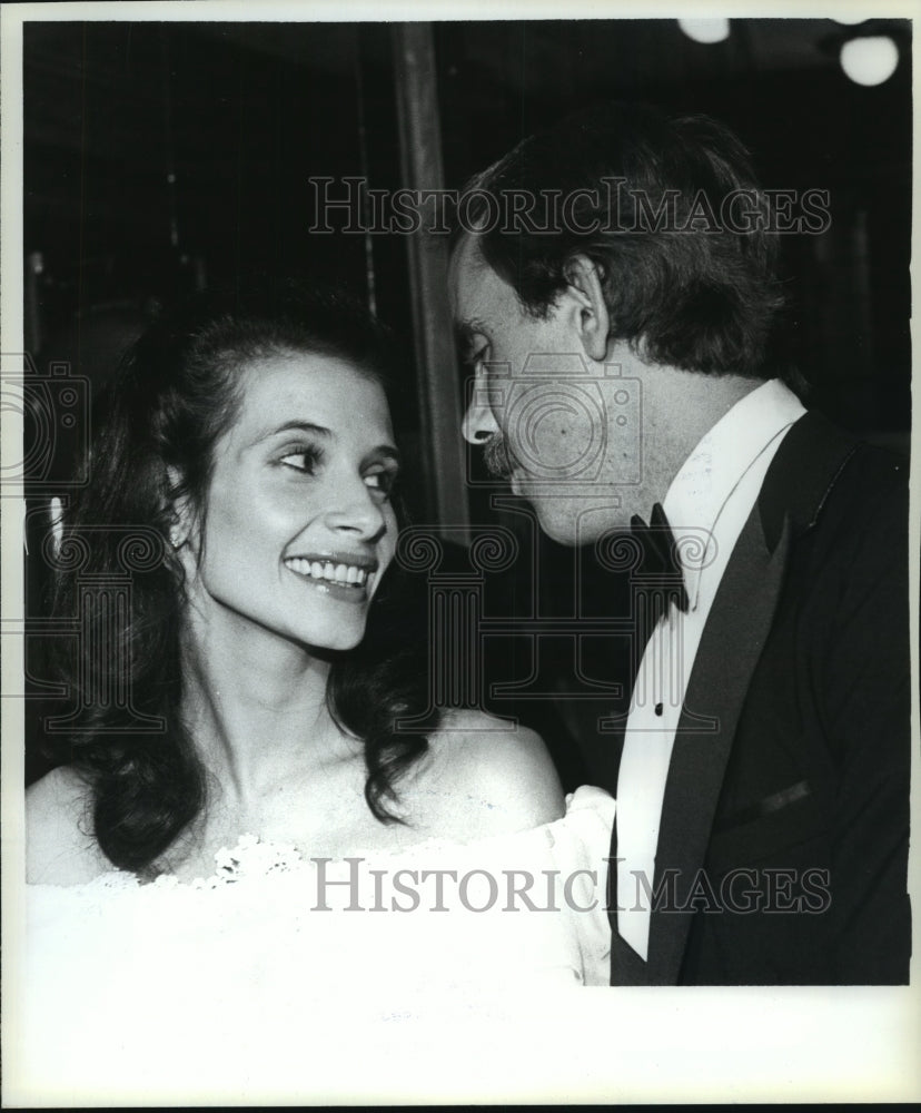 1982 Press Photo Theresa Saldana chats with Jeff Fenn, who saved her life - Historic Images