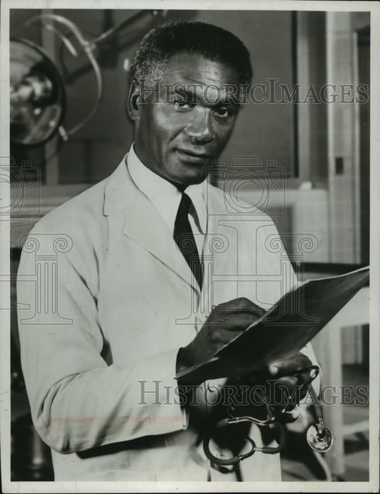 1968, Percy Rodriguez acts on the series Peyton Place - Historic Images
