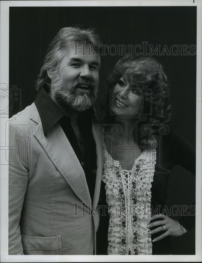 1978 Press Photo Kenny Rogers on &quot;World&#39;s Largest Indoor Country Music Show&quot; - Historic Images