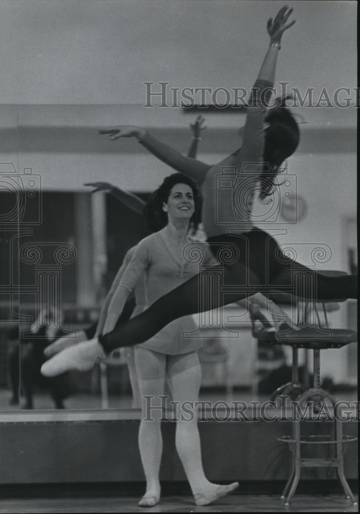 1968, Dance Instructor Smile At Carol Egan At UWM - Historic Images