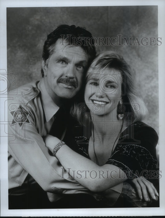 1992 Press Photo Tom Skerritt & Kathy Baker in "Picket Fences" - mjp29339 - Historic Images