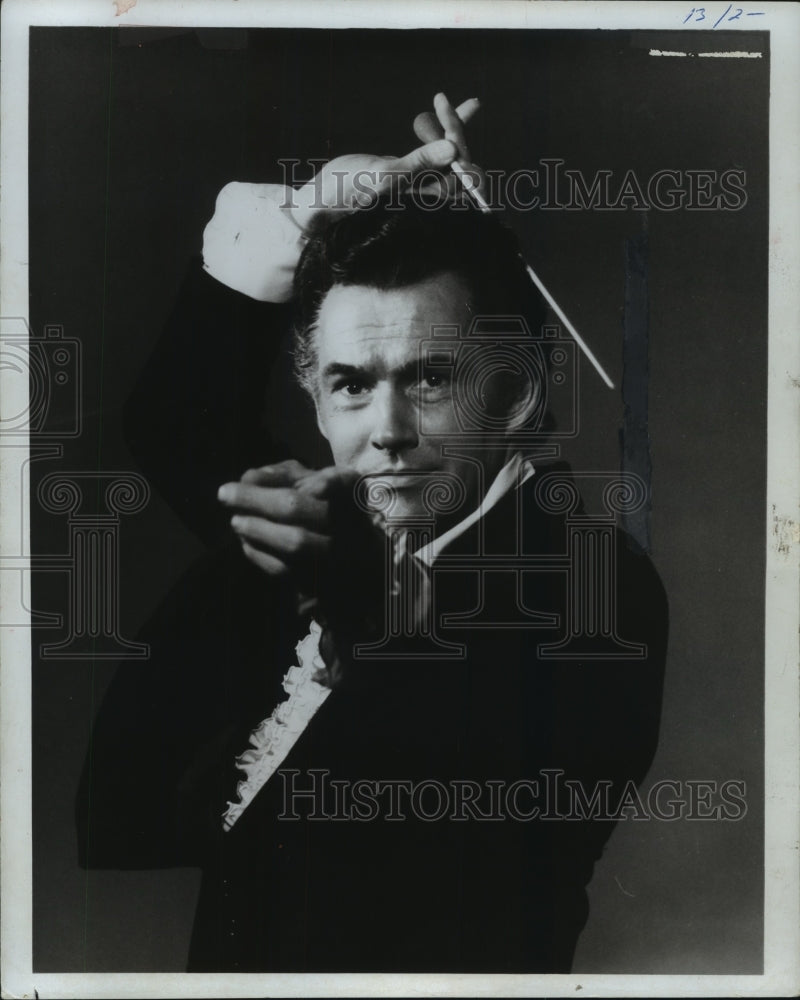 1975 Press Photo Kenneth Schermerhorn, Milwaukee Symphony Orchestra Director - Historic Images