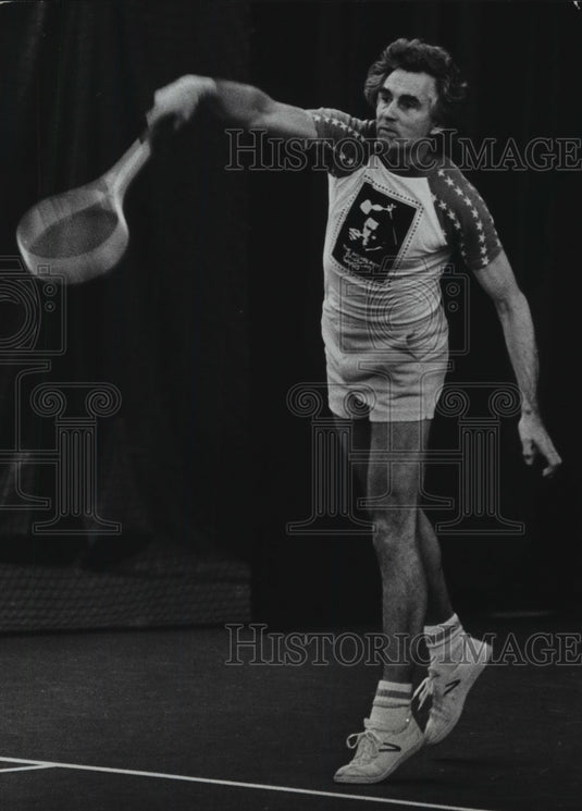 1978 Press Photo Milwaukee's Ken Schermerhorn directed a serve - mjp29462-Historic Images