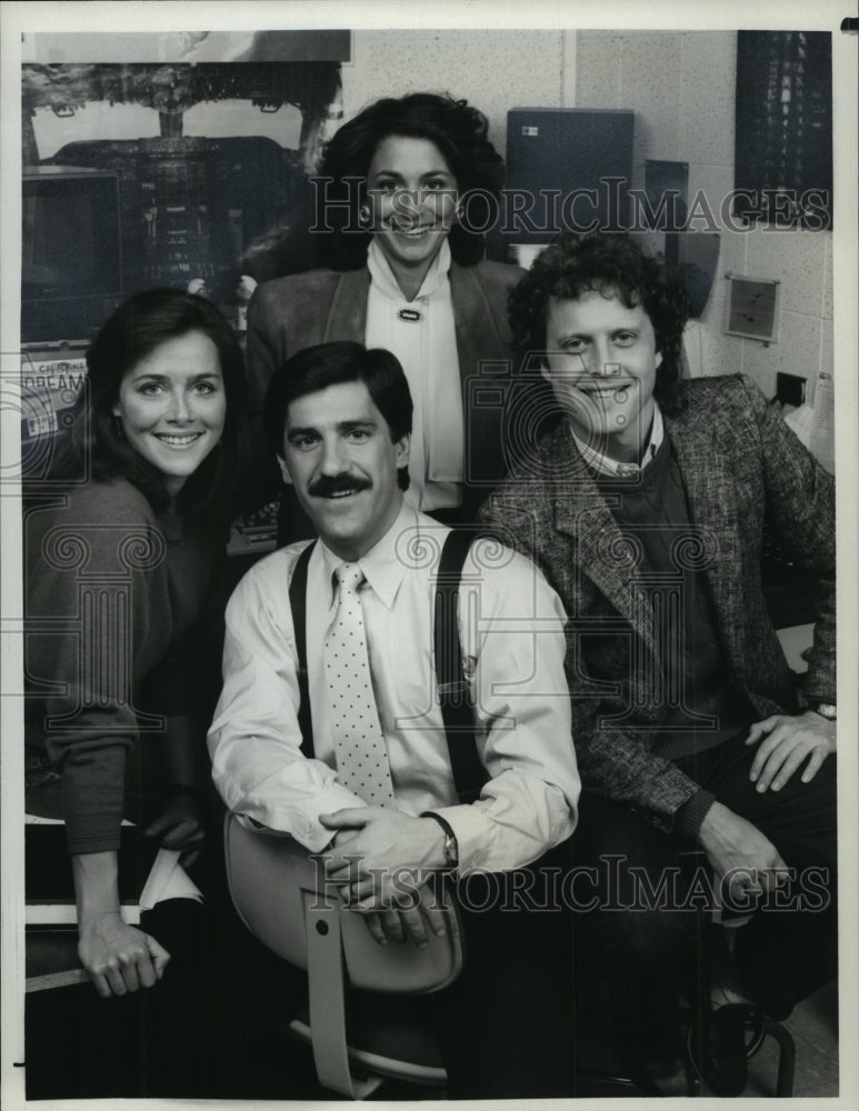 1986 Press Photo Bob Sirot, WLS disc jockey, &amp; other actors in &quot;West 57th&quot; - Historic Images