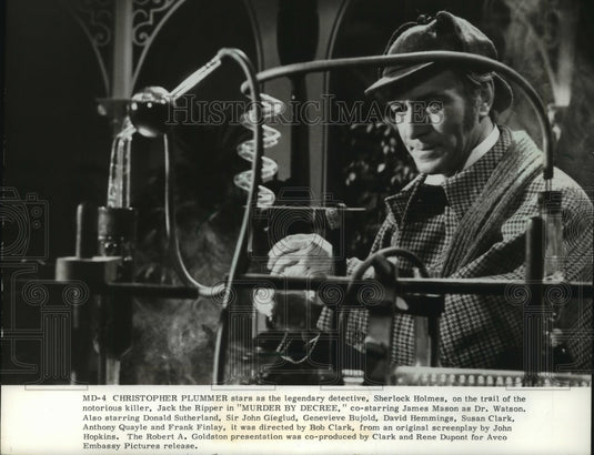 1983 Press Photo Christopher Plummer as Sherlock Holmes in "Murder by Decree" - Historic Images