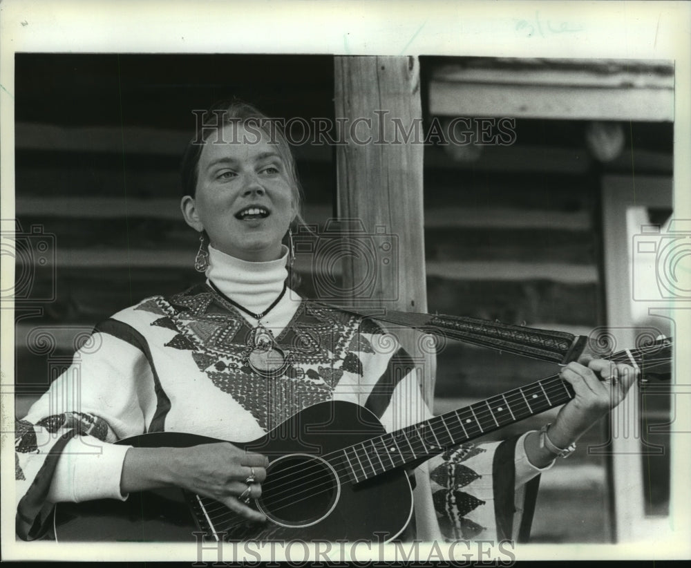 1982 Press Photo Sally Rogers is a Midwest troubadour - mjp29653-Historic Images