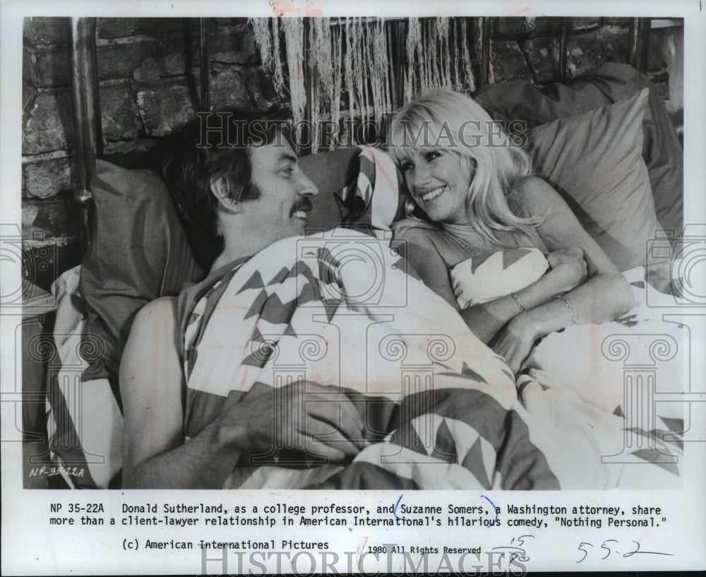 1980 Press Photo Donald Sutherland & Suzanne Somers in "Nothing Personal"- Historic Images