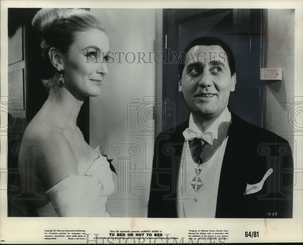 1964 Press Photo Alberto Sordi stars in &quot;To Bed . . . Or Not to Bed&quot; - Historic Images