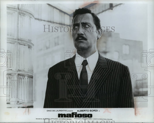 1964, Alberto Sordi plays a victim of the Sicilian Mafia in "Mafioso" - Historic Images
