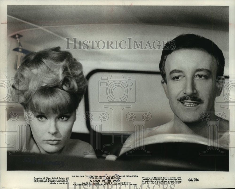 1964 Press Photo Elke Sommer &amp; Petter Sellers in &quot;A Shot In The Dark&quot; - Historic Images