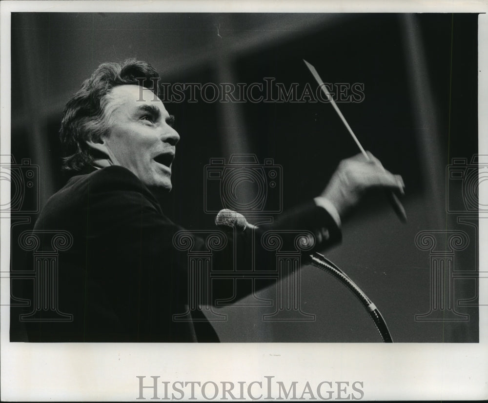 1975, Kenneth Schermerhorn conducts Milwaukee Symphony Orchestra - Historic Images