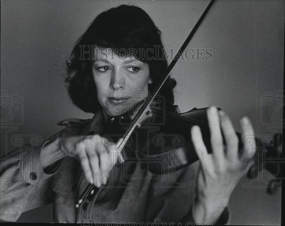 1977 Press Photo Elaine Skorodin, violinist - mjp29825-Historic Images