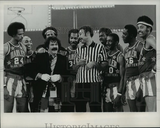 1977 Press Photo Avery Schreiber in "The Harlem Globetrotters Popcorn Machine"- Historic Images